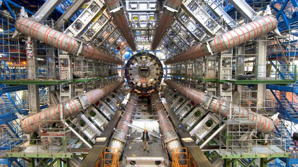 El Gran Colisionador de Hadrones calienta (mejor dicho, enfría) motores